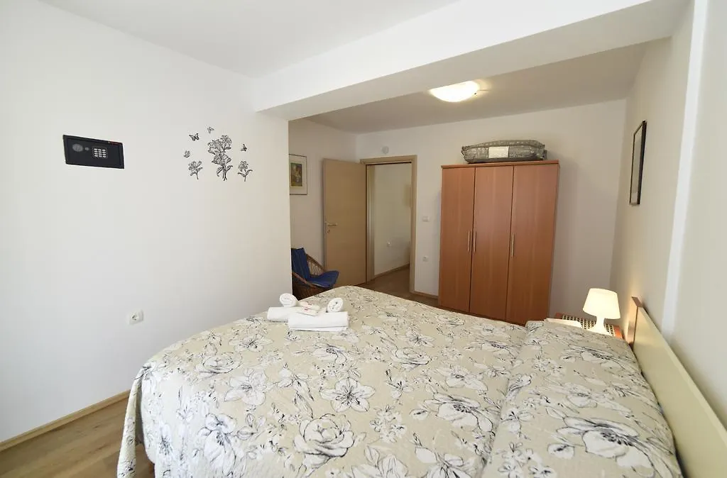 Apartments Rudy Jadranovo 0*,